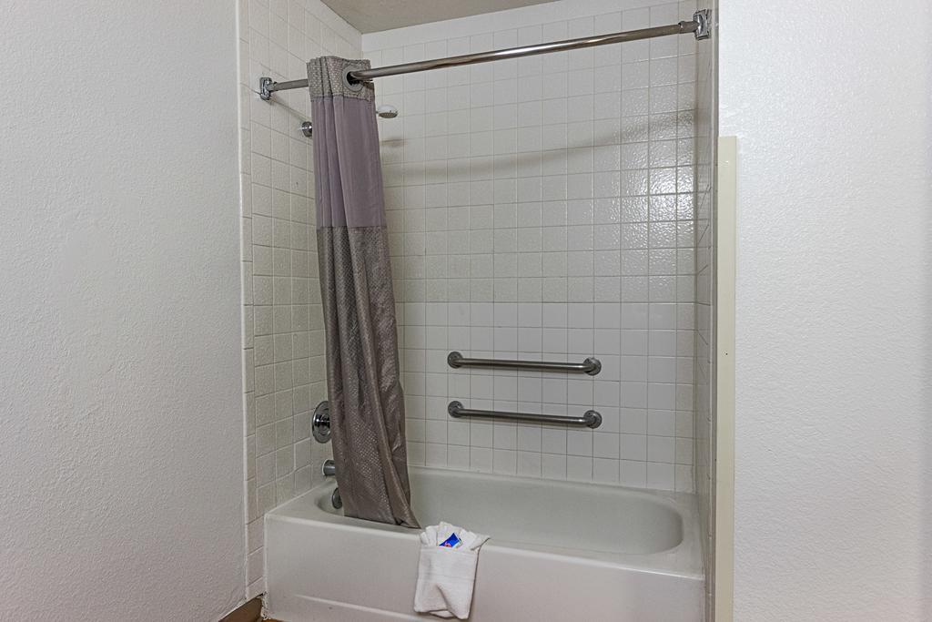 Motel 6-Fresno, Ca Eksteriør bilde